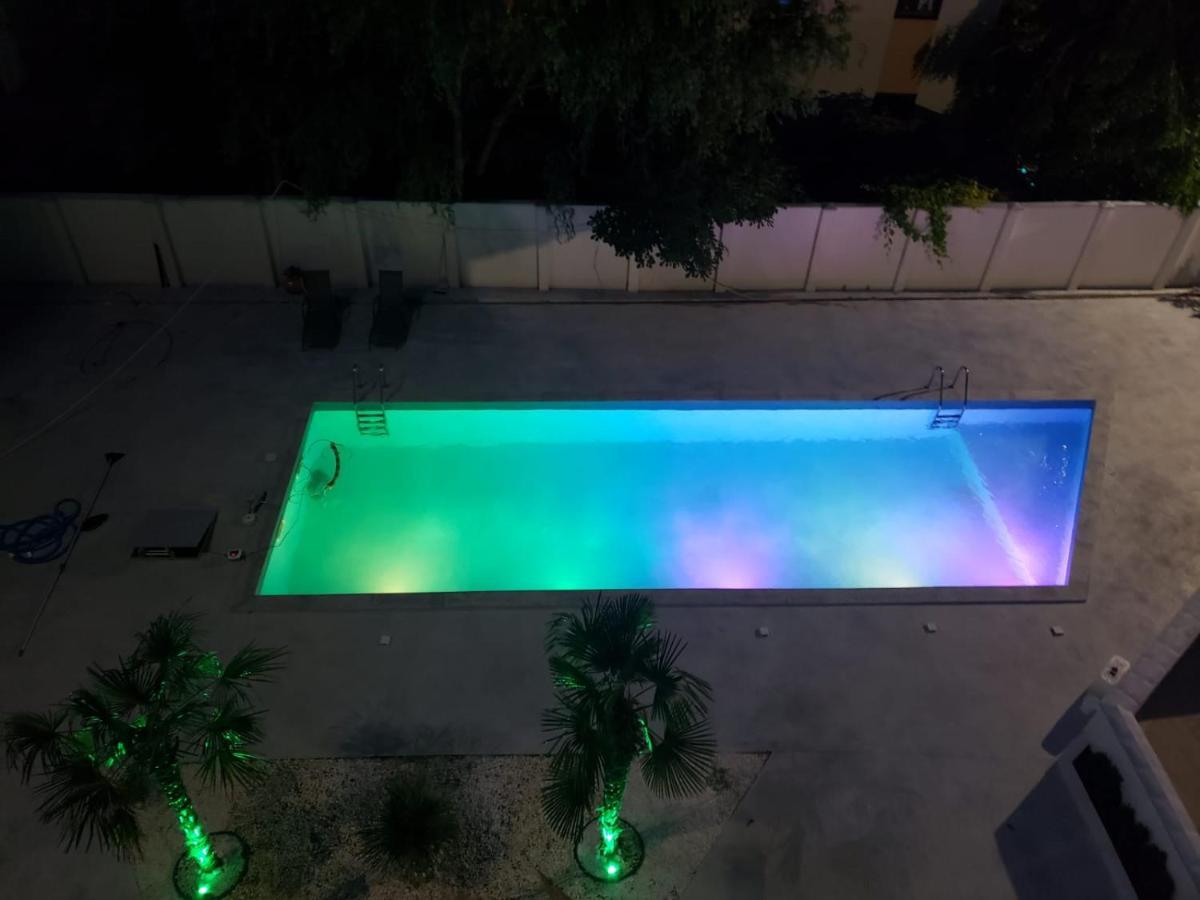 Sunrise Luxury Apartments นาโวดาริ ภายนอก รูปภาพ