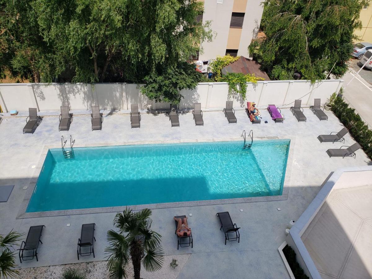 Sunrise Luxury Apartments นาโวดาริ ภายนอก รูปภาพ