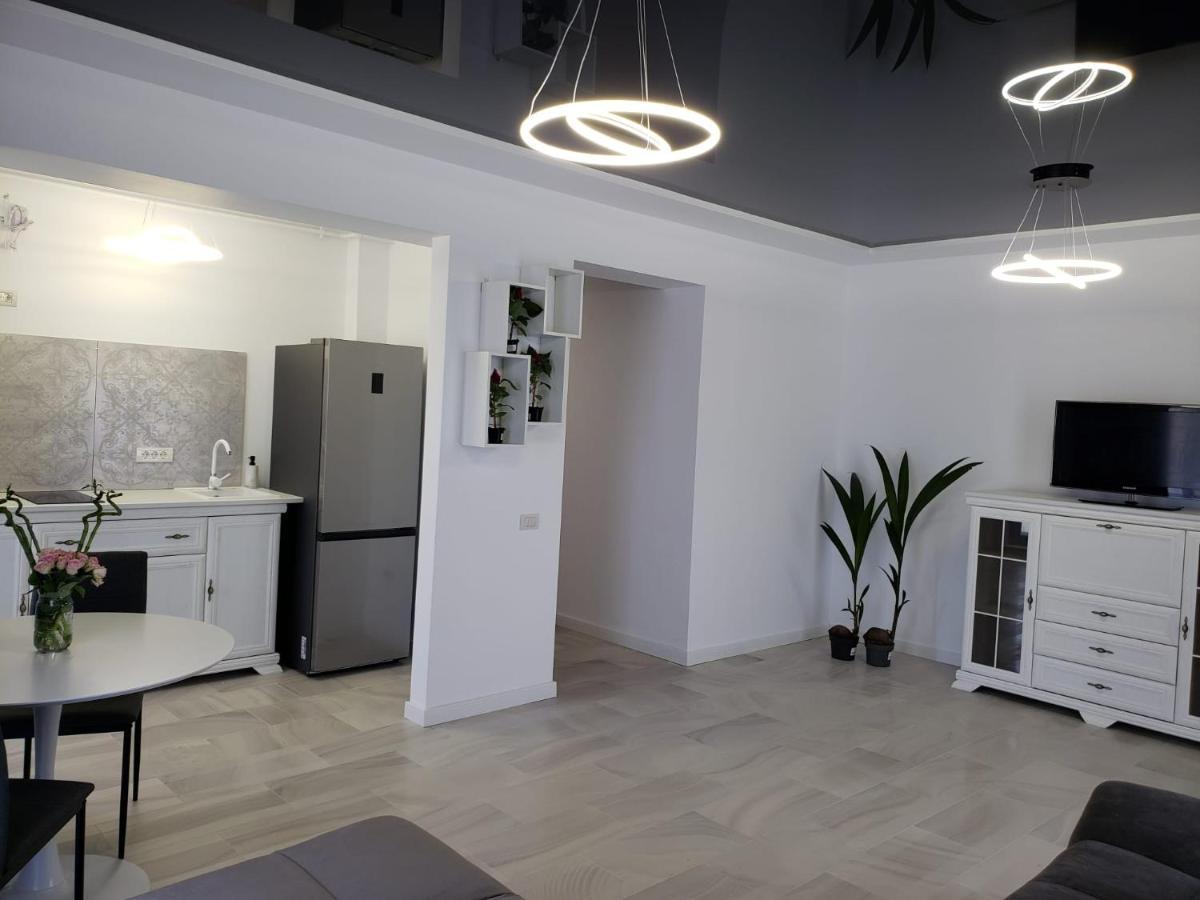 Sunrise Luxury Apartments นาโวดาริ ภายนอก รูปภาพ